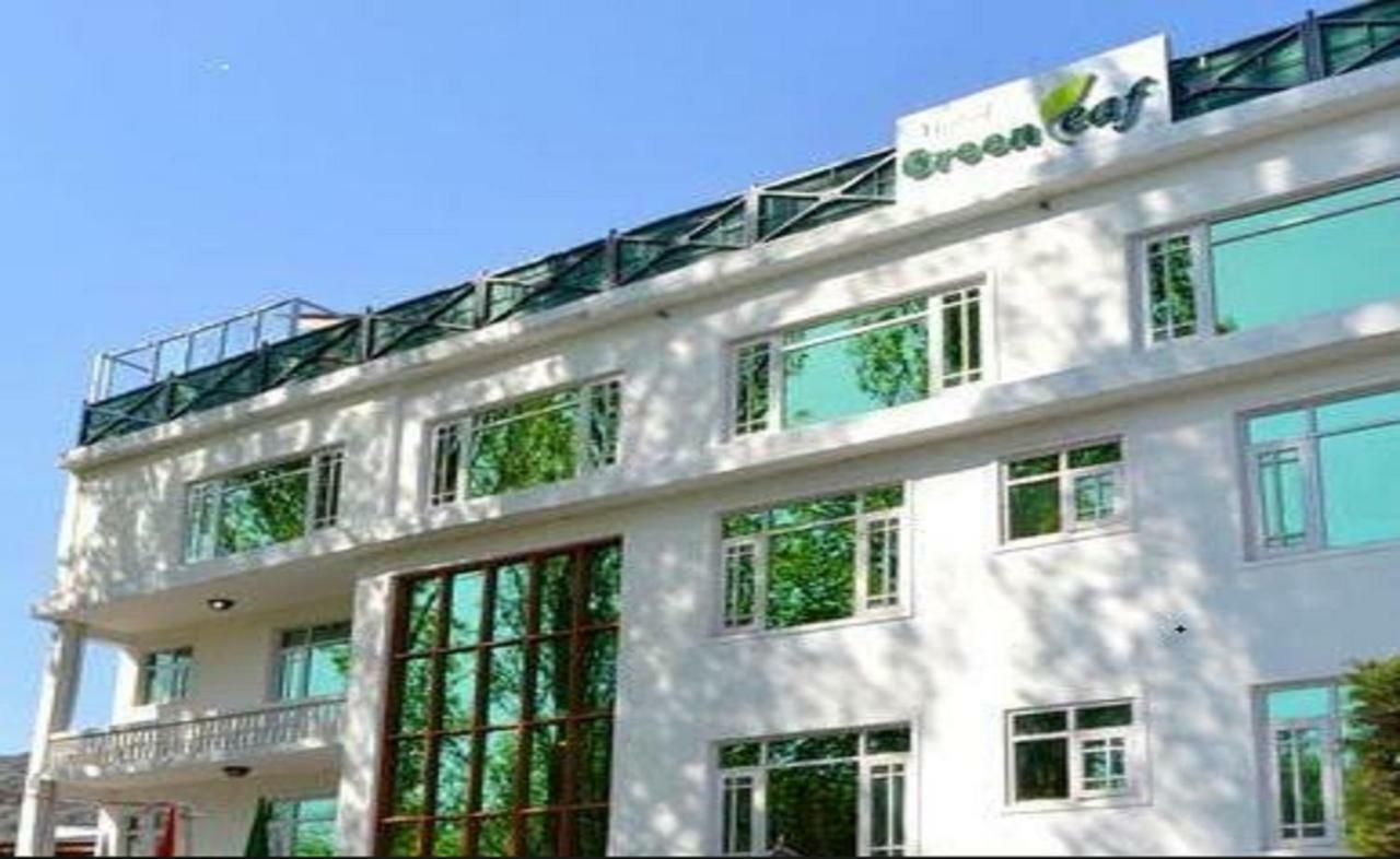 Hotel Green Leaf Srinagar Exteriör bild